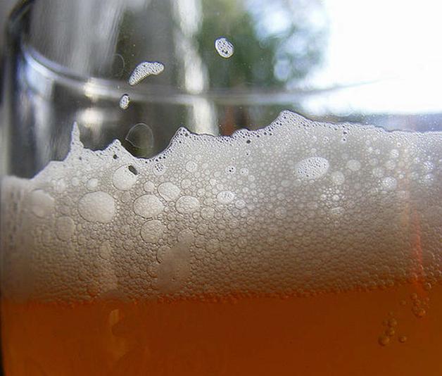 Polacy piją coraz mniej wódki. Wolą piwo